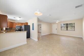 135 Shore Ct in North Palm Beach, FL - Building Photo - Building Photo