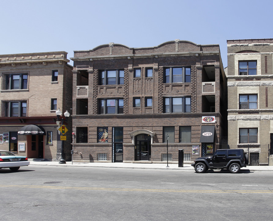 3210 N Halsted St in Chicago, IL - Building Photo