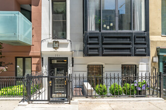 351 E 50th St in New York, NY - Building Photo - Building Photo