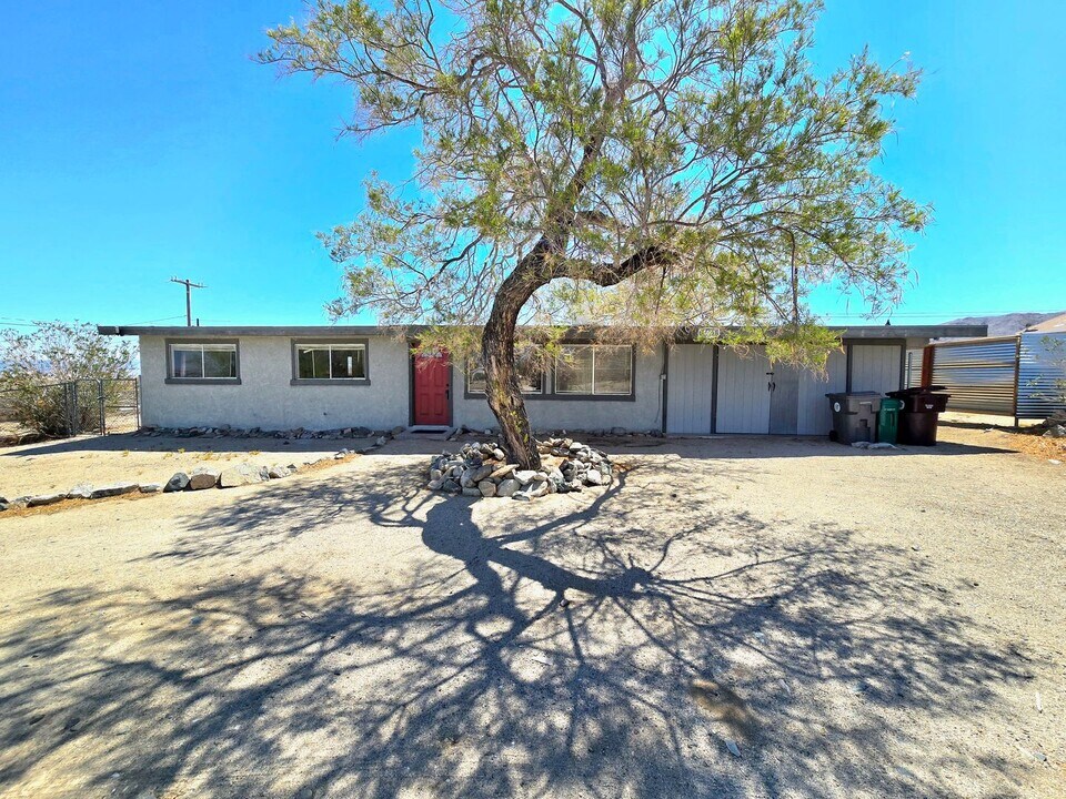 7491 Sahara Ave in Twentynine Palms, CA - Building Photo