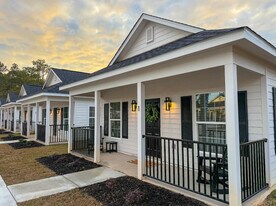 The Retreat Biloxi in Biloxi, MS - Building Photo