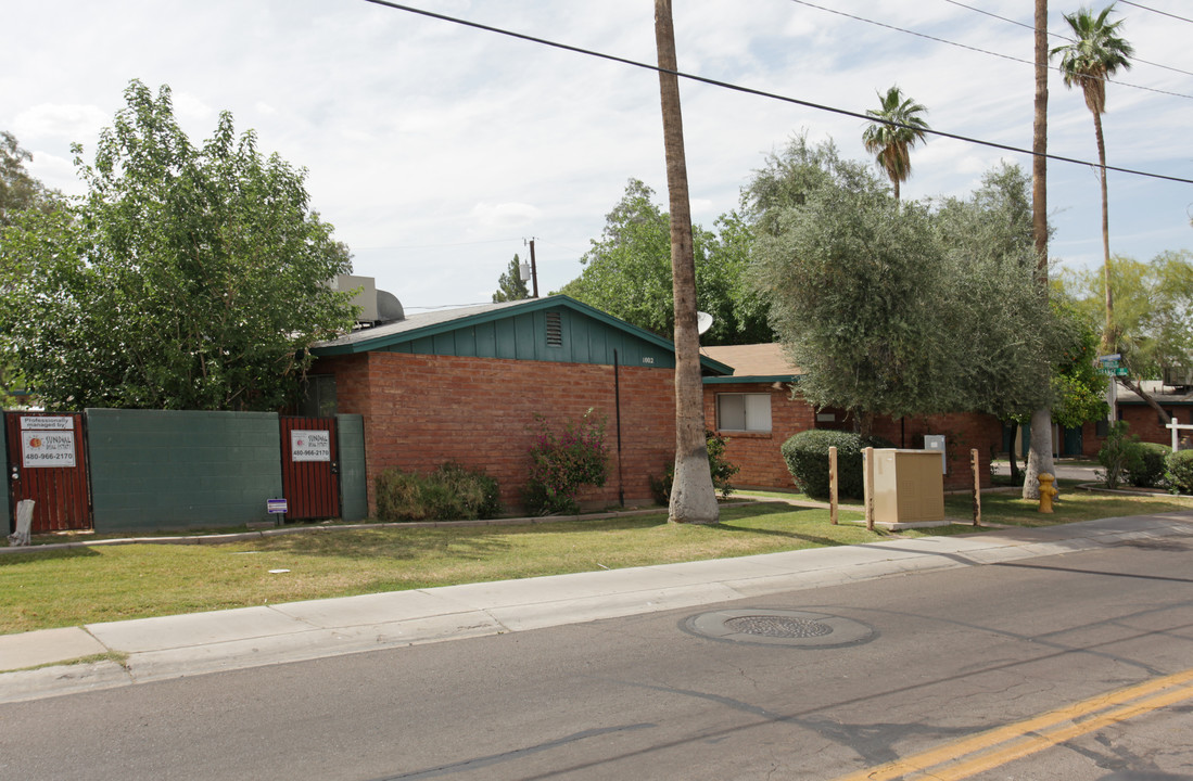 Kenwood Arms in Tempe, AZ - Building Photo