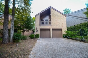 130 Sugar Berry Cir in Houston, TX - Building Photo