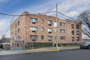 79-39 Calamus Ave in Elmhurst, NY - Building Photo