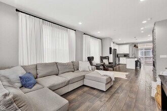 809 Lee St in Des Plaines, IL - Building Photo - Building Photo