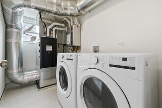 5915 N Milwaukee Ave in Chicago, IL - Building Photo - Building Photo