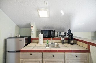 305 N 6th St, Unit B in Flagler Beach, FL - Foto de edificio - Building Photo