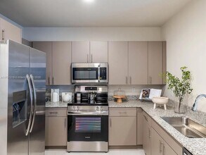 610 NE 2nd St in Dania Beach, FL - Building Photo - Building Photo