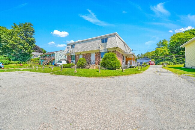 387 Bucks Hl Rd in Waterbury, CT - Building Photo - Building Photo