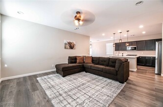 10567 Saguaro Blossom St in Las Vegas, NV - Building Photo - Building Photo