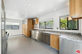1317 Devlin Dr in Los Angeles, CA - Building Photo - Building Photo