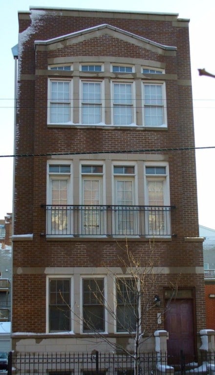 property at 1321 W Belmont Ave