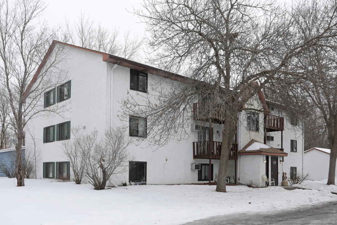 8915 Hamline Ave N in Circle Pines, MN - Building Photo