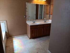 9224 Lower Meadow Ave SW in Albuquerque, NM - Building Photo - Building Photo