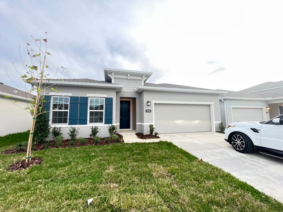35542 Sparrow Nest Wy in Zephyrhills, FL - Building Photo