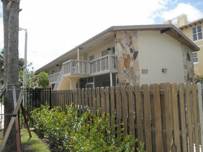 817 S Federal Hwy in Lake Worth Beach, FL - Building Photo - Building Photo