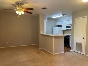 1305 W Villa Maria Rd in Bryan, TX - Building Photo - Building Photo