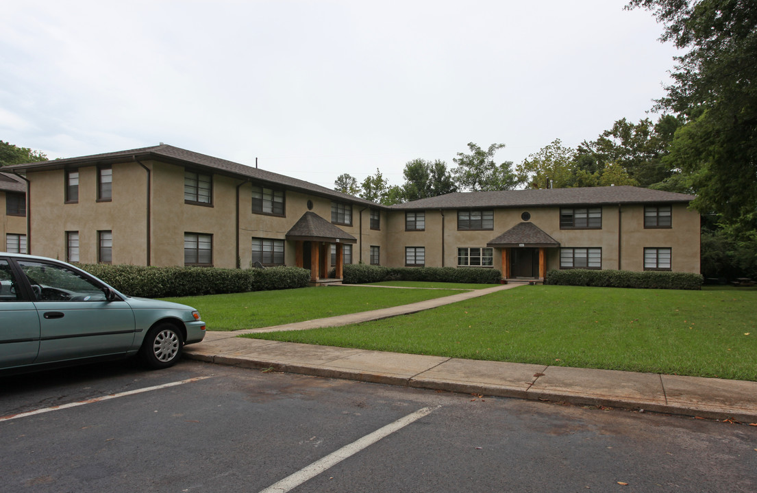 Manhattan Apartments in Homewood, AL - Building Photo