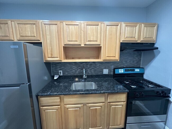 1828 W Eleanor St in Philadelphia, PA - Building Photo - Building Photo