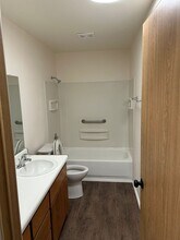 396 NE Miguel Ave in Roseburg, OR - Building Photo - Building Photo