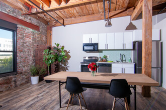 The Newberry Lofts / Artist Loft Apartments in Los Angeles, CA - Foto de edificio - Building Photo