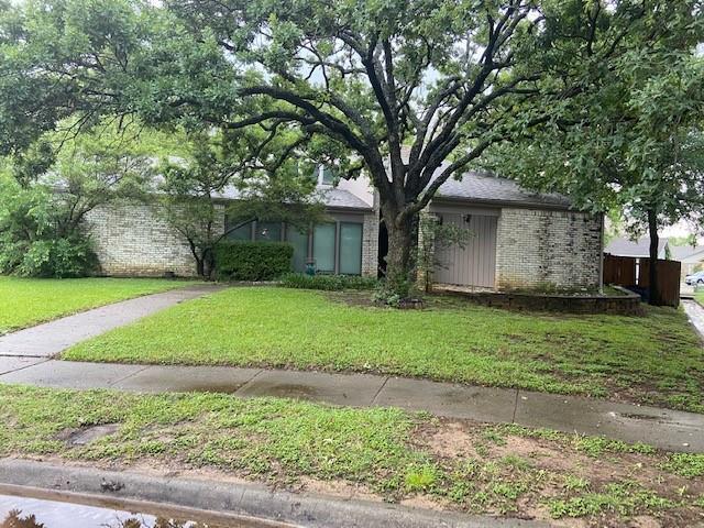 property at 742 Hummingbird Cir