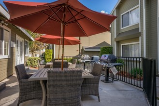 Sagewood Gardens Senior Apartments in Hacienda Heights, CA - Foto de edificio - Building Photo