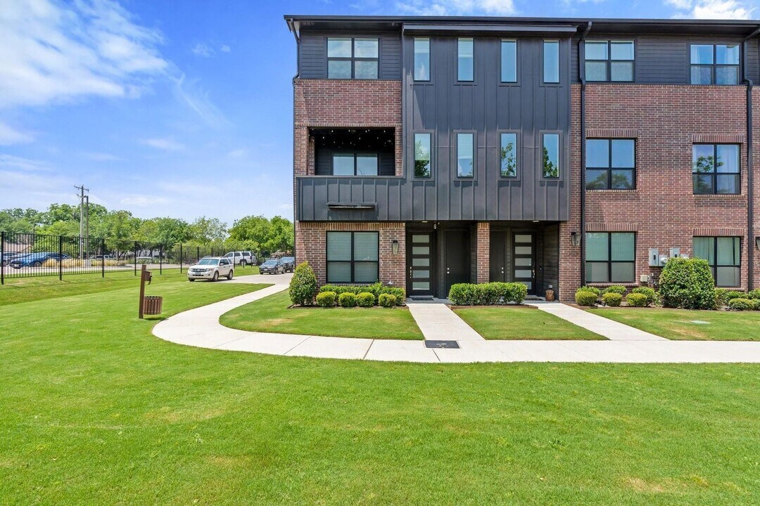 2830 Addison Park Ln in Fort Worth, TX - Building Photo