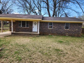 804 Kimberley Dr in New Albany, MS - Building Photo