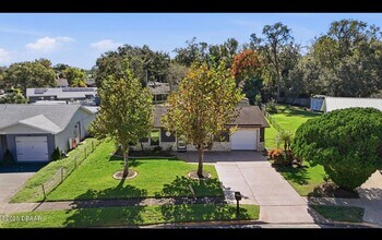 932 Lora St in Daytona Beach, FL - Building Photo - Building Photo