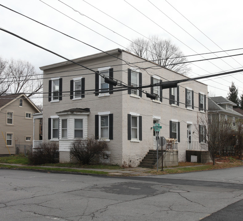 86 Pine St in Kingston, NY - Building Photo