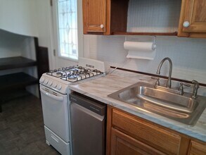 32 Ellington Rd, Unit 2 in Somerville, MA - Foto de edificio - Building Photo