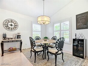 8452 Indian Wells Way in Naples, FL - Foto de edificio - Building Photo