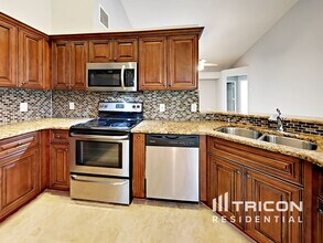 900 Hunter Ln in Tarpon Springs, FL - Building Photo - Building Photo