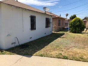 9334 S 6th Ave in Inglewood, CA - Foto de edificio - Building Photo