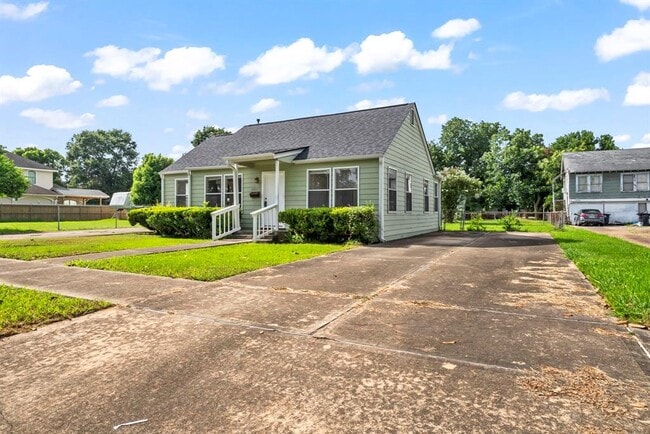 8015 Grafton St in Houston, TX - Building Photo - Building Photo