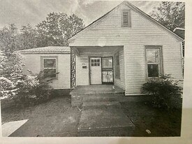 906 N Royal St in Jackson, TN - Building Photo