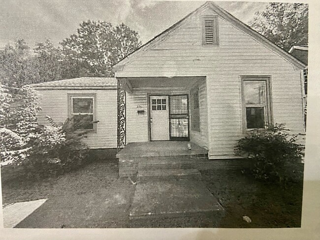 property at 906 N Royal St