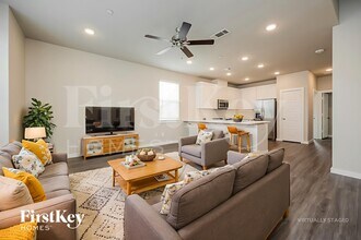 18435 Idyllic Aly, Unit 10303 in Shenandoah, TX - Foto de edificio - Building Photo