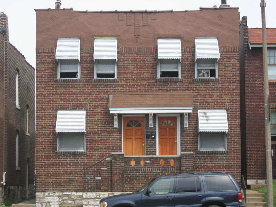 3221 Gravois Ave in St. Louis, MO - Building Photo