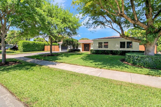 8975 SW 83rd St in Miami, FL - Building Photo - Building Photo