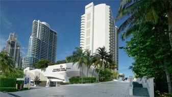 17375 Collins Ave in North Miami Beach, FL - Building Photo