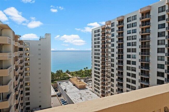 10185 Collins Ave in Bal Harbour, FL - Building Photo - Building Photo