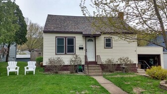 2738 Shale Ledge Rd in Eau Claire, WI - Building Photo