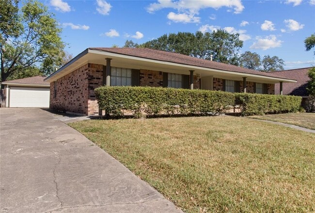 5818 Silver Frst Dr in Houston, TX - Building Photo - Building Photo