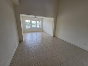 685 Pacific Grove Dr in West Palm Beach, FL - Building Photo - Building Photo