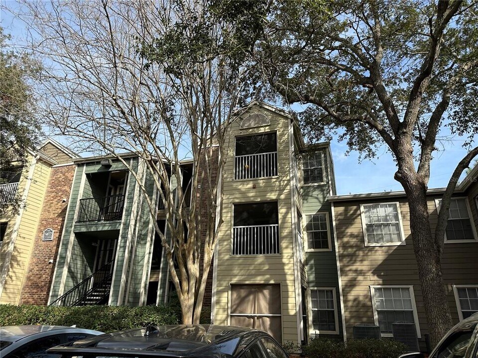 5077 Park Central Dr in Orlando, FL - Building Photo