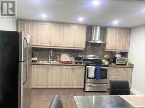 5 Troyer St in Brampton, ON - Building Photo - Building Photo