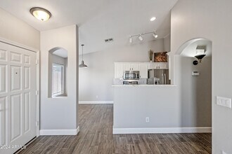 2075 S Peppertree Dr in Gilbert, AZ - Building Photo - Building Photo