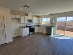 2057 Shady Tree Cir in Roseville, CA - Building Photo - Building Photo